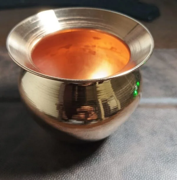 Perform your daily Surya Arghya (Jal Arpan to the Sun God) with our Tambe Ka Lota, crafted from 100% pure copper. This traditional vessel holds sacred significance in Hindu rituals, especially during Surya Pooja, Sandhya Vandana, and Gayatri Jap. Offering water to Surya Dev from a copper lota enhances spiritual connection and brings vitality, health, and success.